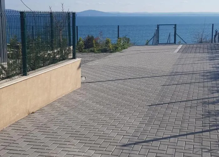 сарафово лукс гарден първа линия Burgas