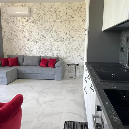 Apartment сарафово лукс гарден първа линия Burgas