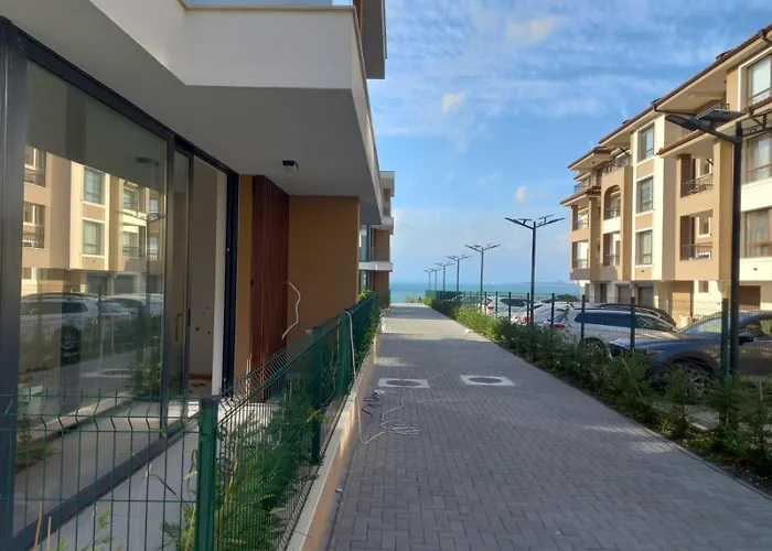 сарафово лукс гарден първа линия